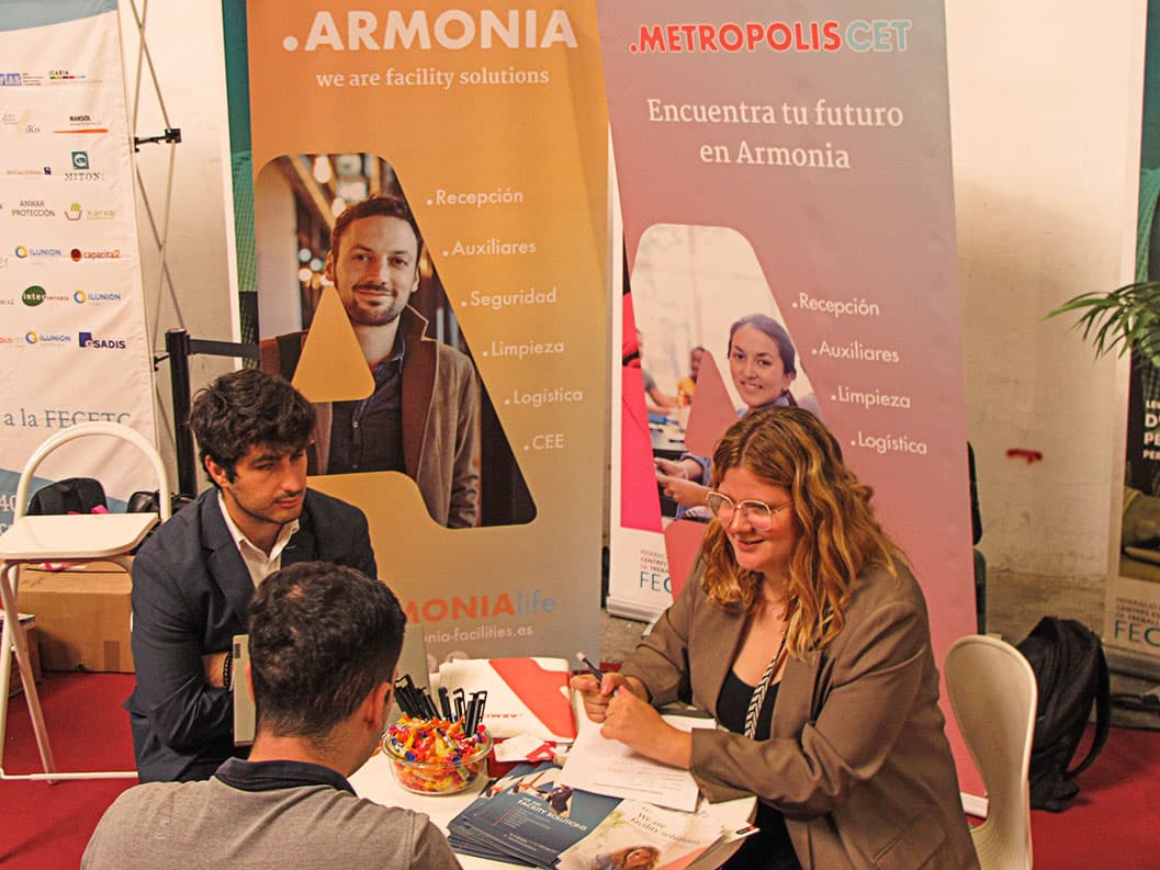 Empresa fent entrevistes en un estand de la Fira — imatge 10