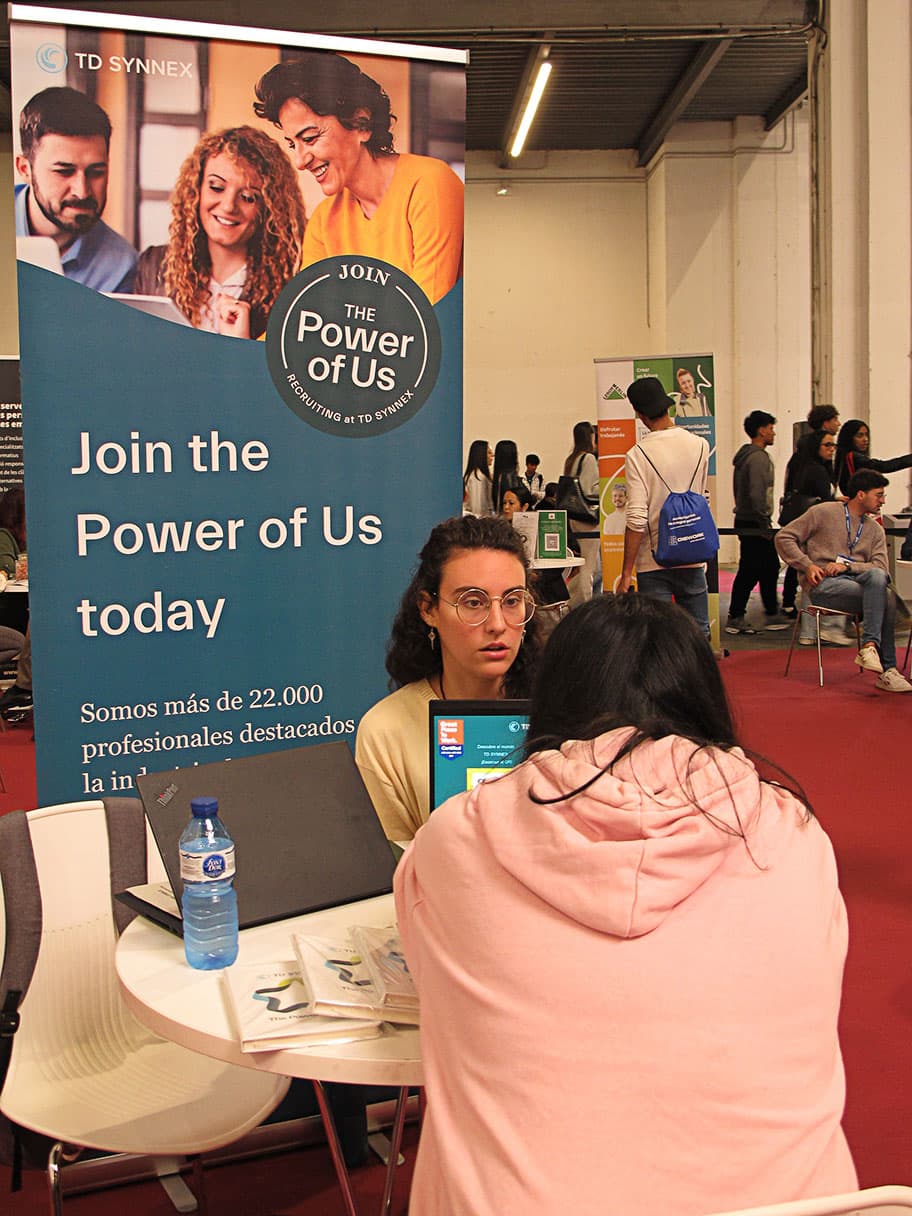 Empresa fent entrevistes en un estand de la Fira — imatge 11