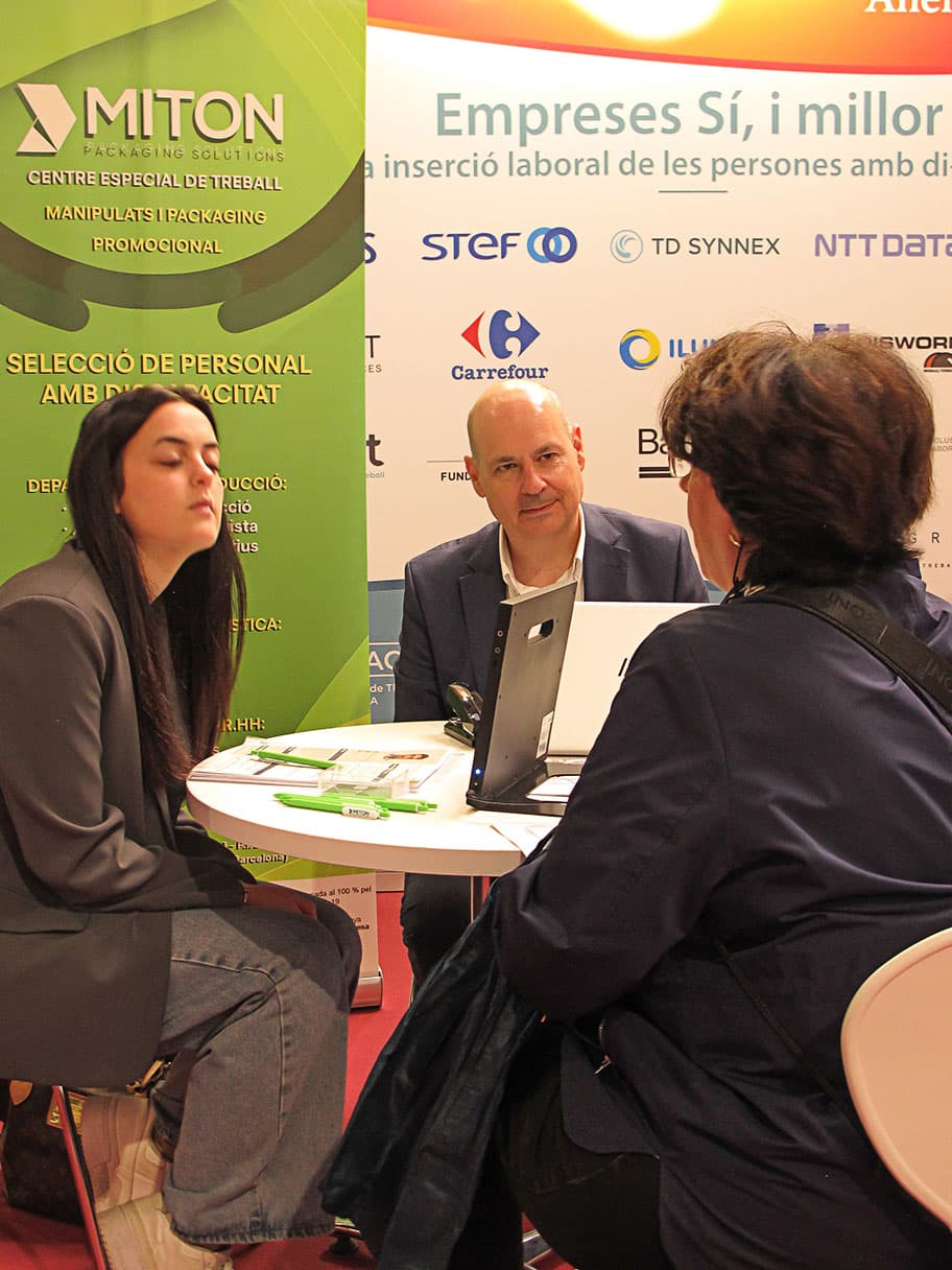Empresa fent entrevistes en un estand de la Fira — imatge 6
