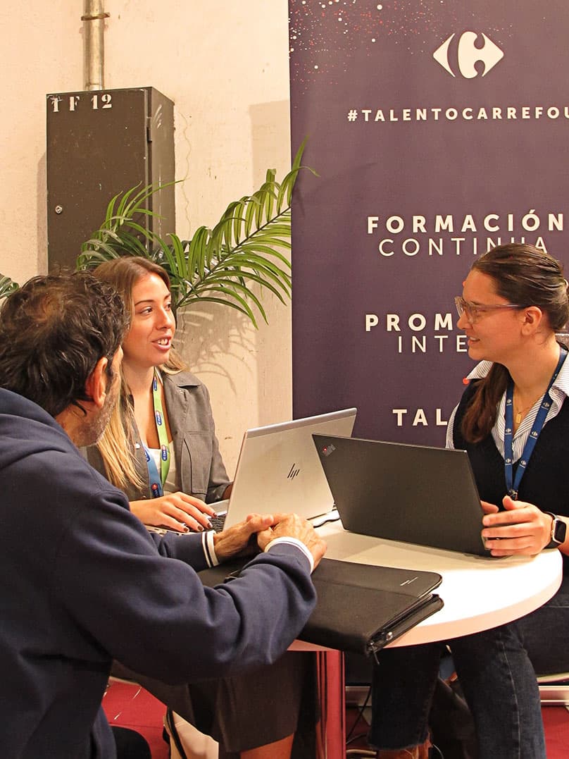 Empresa fent entrevistes en un estand de la Fira — imatge 7